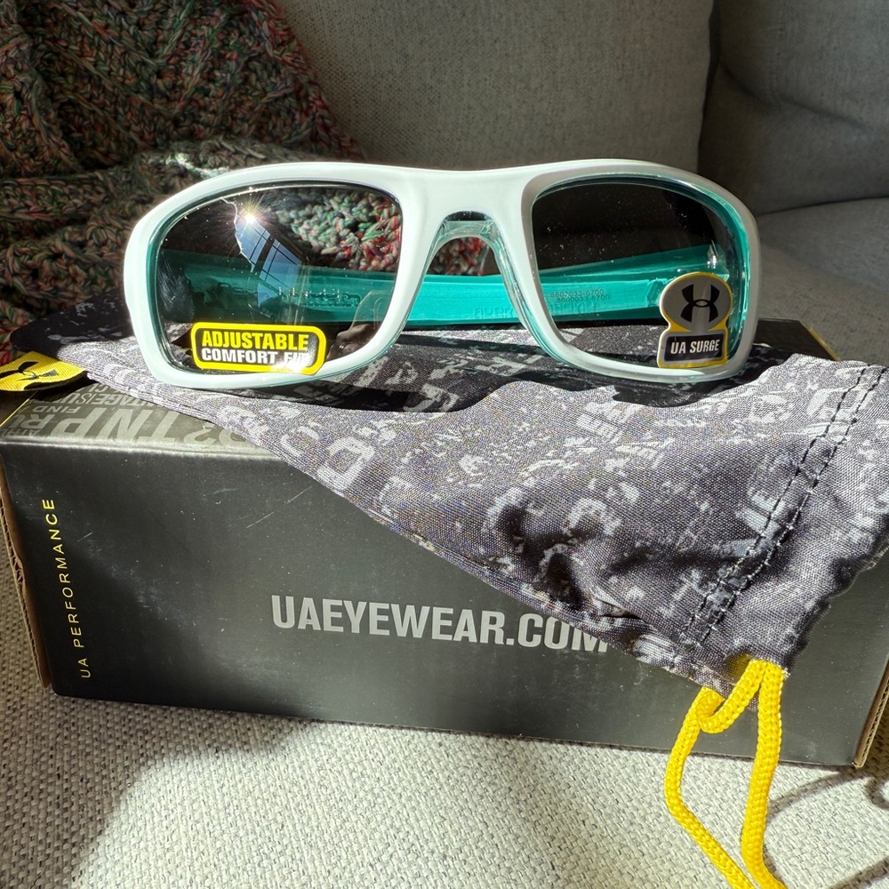 NEW Under Armour White and Turquoise Sunglasses
